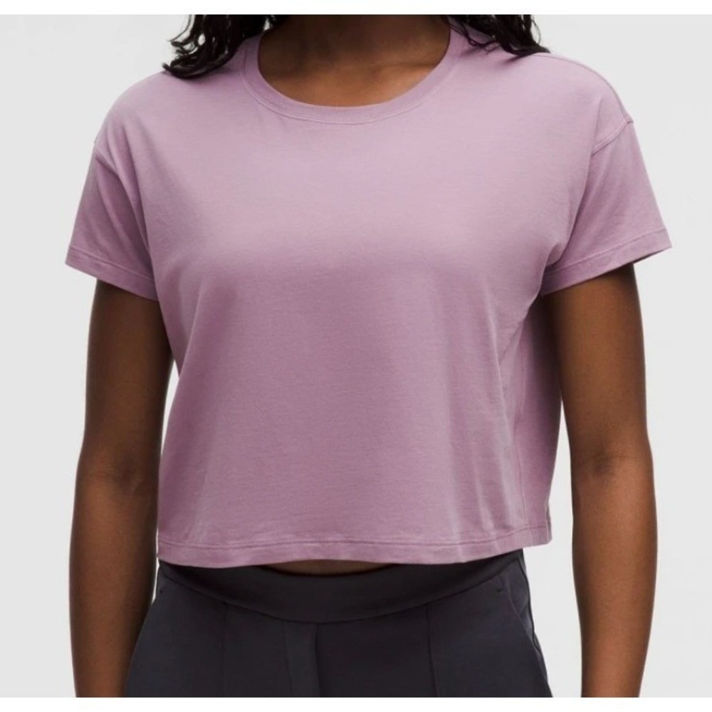 lululemon athletica Lilac Short Sleeve Cropped Tee